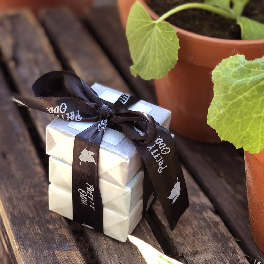 Our English Flora soaps are wrapped in parchment and made in Great Britain. This collection of Herb Border, Peppermint and Liquorice Root wrapped in our House ribbon makes the perfect gift for any time of the year! (3 x 100g)