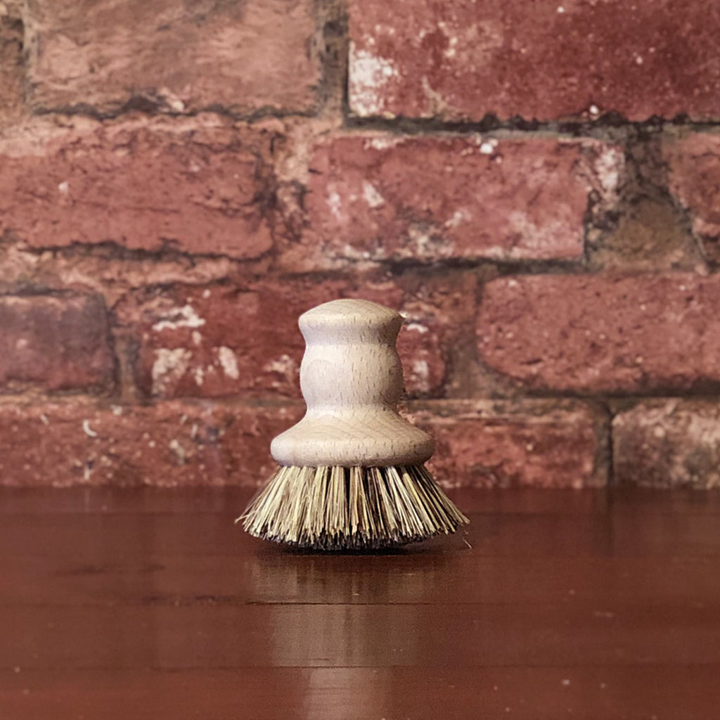 Help save the planet while doing the dishes! Our eco-friendly wooden pot brush is the handy solution to scrub your pots, pans and plates! Ideally shaped to fit in your hand, this sweet little brush will look cute on your counter top and is made from certified beech wood with vegan plant-based bristles.