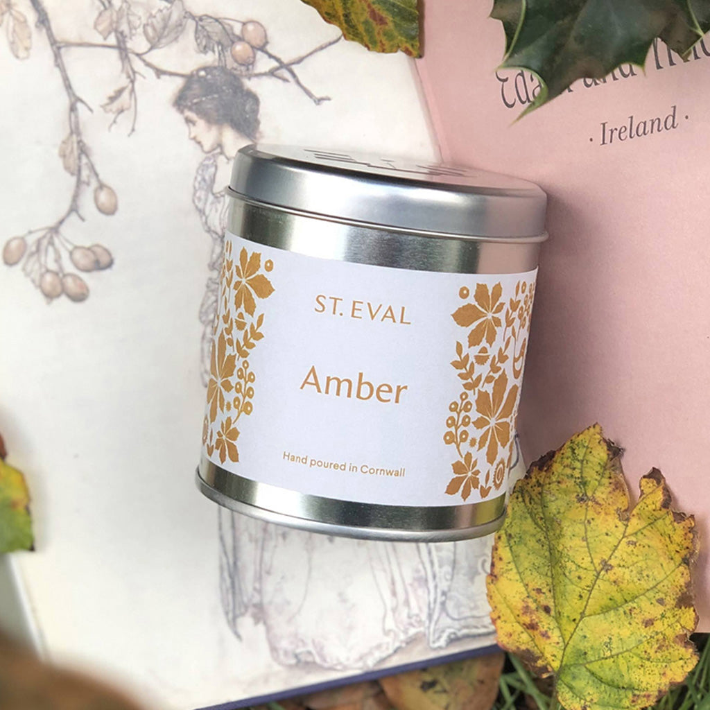 Part of the St. Eval Folk Collection, Amber is soft, warm and subtly honeyed with notes of almond and musk. A perfectly balanced sweeter candle - A sumptuous scent which conjures up Winter warmth, or perfect for cozy everyday relaxation.